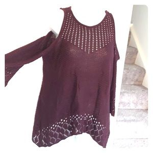 Cold shoulder sweater 😍